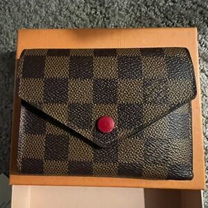 Louis Vuitton victorine wallet